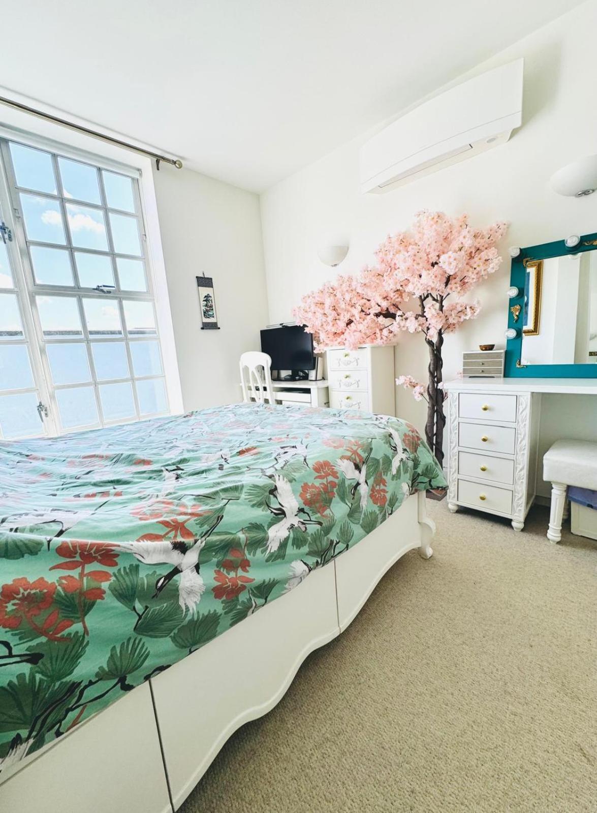 A Penthouse By Tower Bridge Apartment