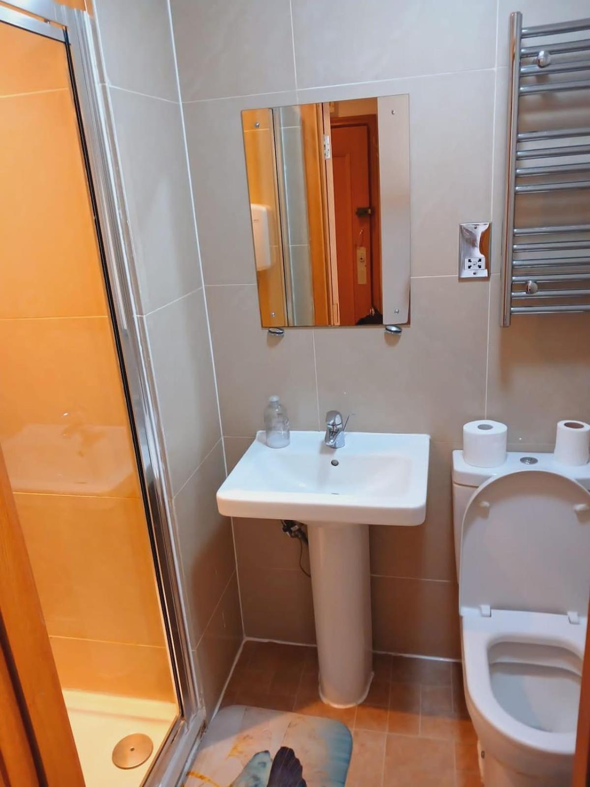 Stunning For 2 Near Hyde-f303