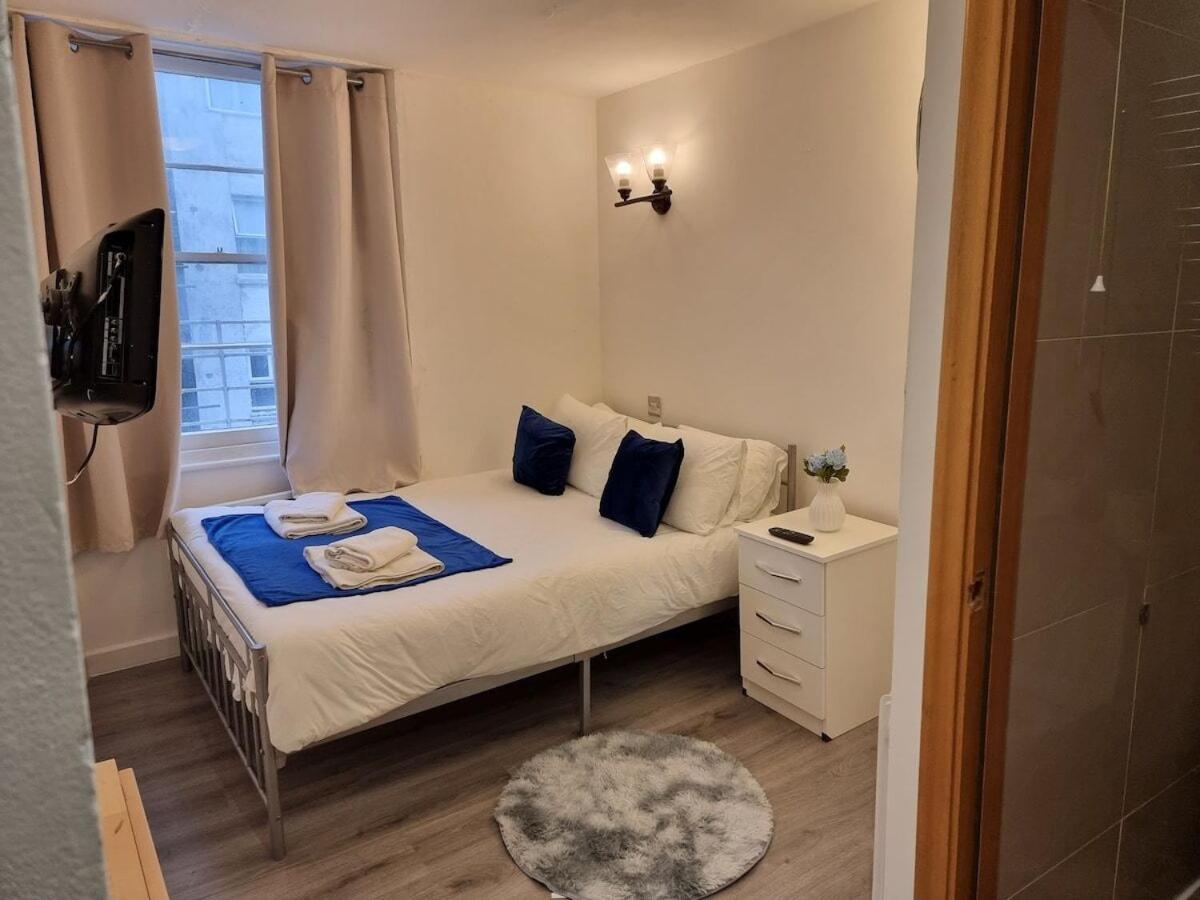 F302-3rd Floor For 2 Near Hyde Park Apartment