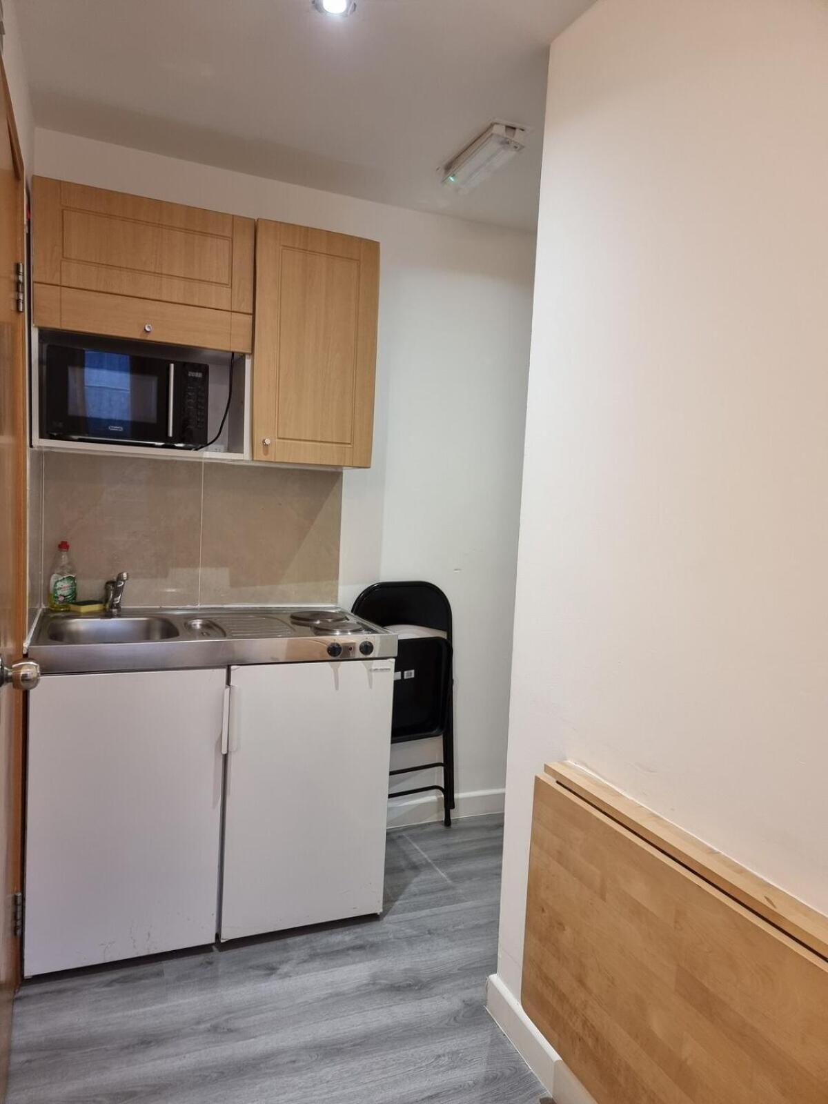 Apartment F302-3rd Floor For 2 Near Hyde Park