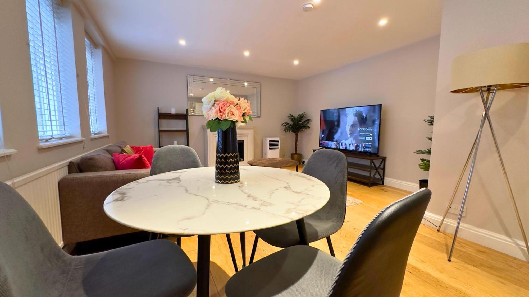 Kensington 2Bed Stucco Bright Large High Ceilings - Luxurylondonstays
