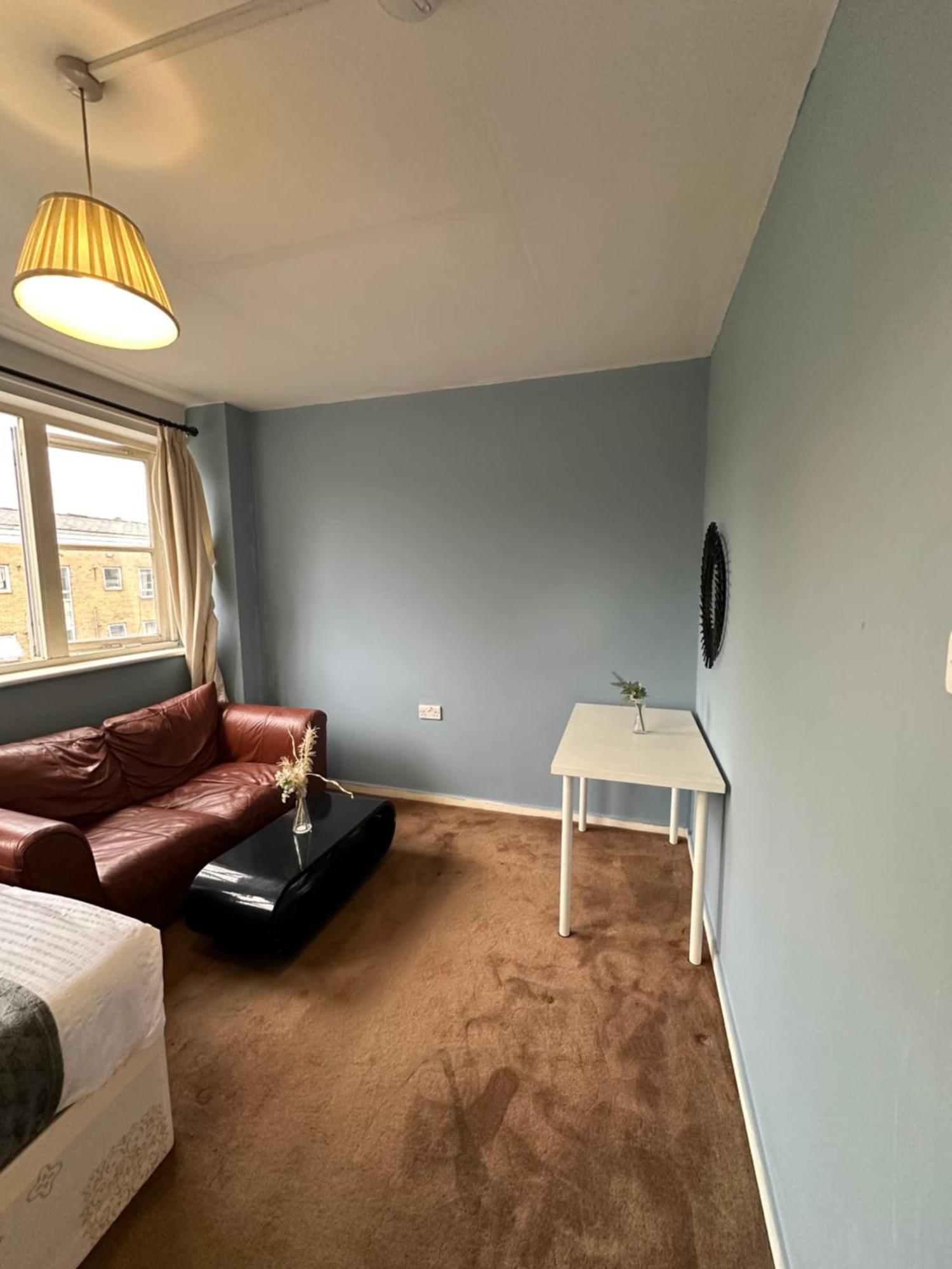 Luxury In Central London!6 Bedroom With 2 Bath & Separate Wc! Habitación en casa particular