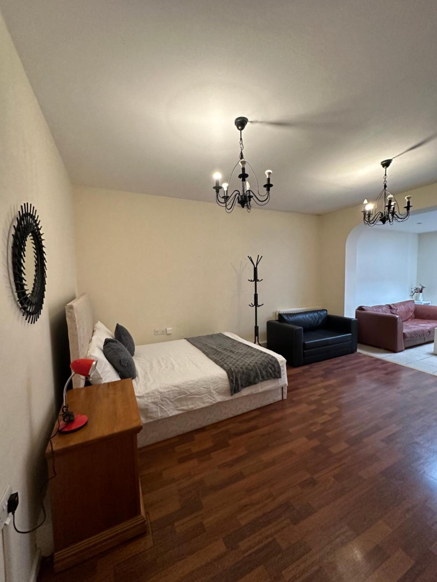 Luxury In Central London!6 Bedroom With 2 Bath & Separate Wc! Habitación en casa particular *