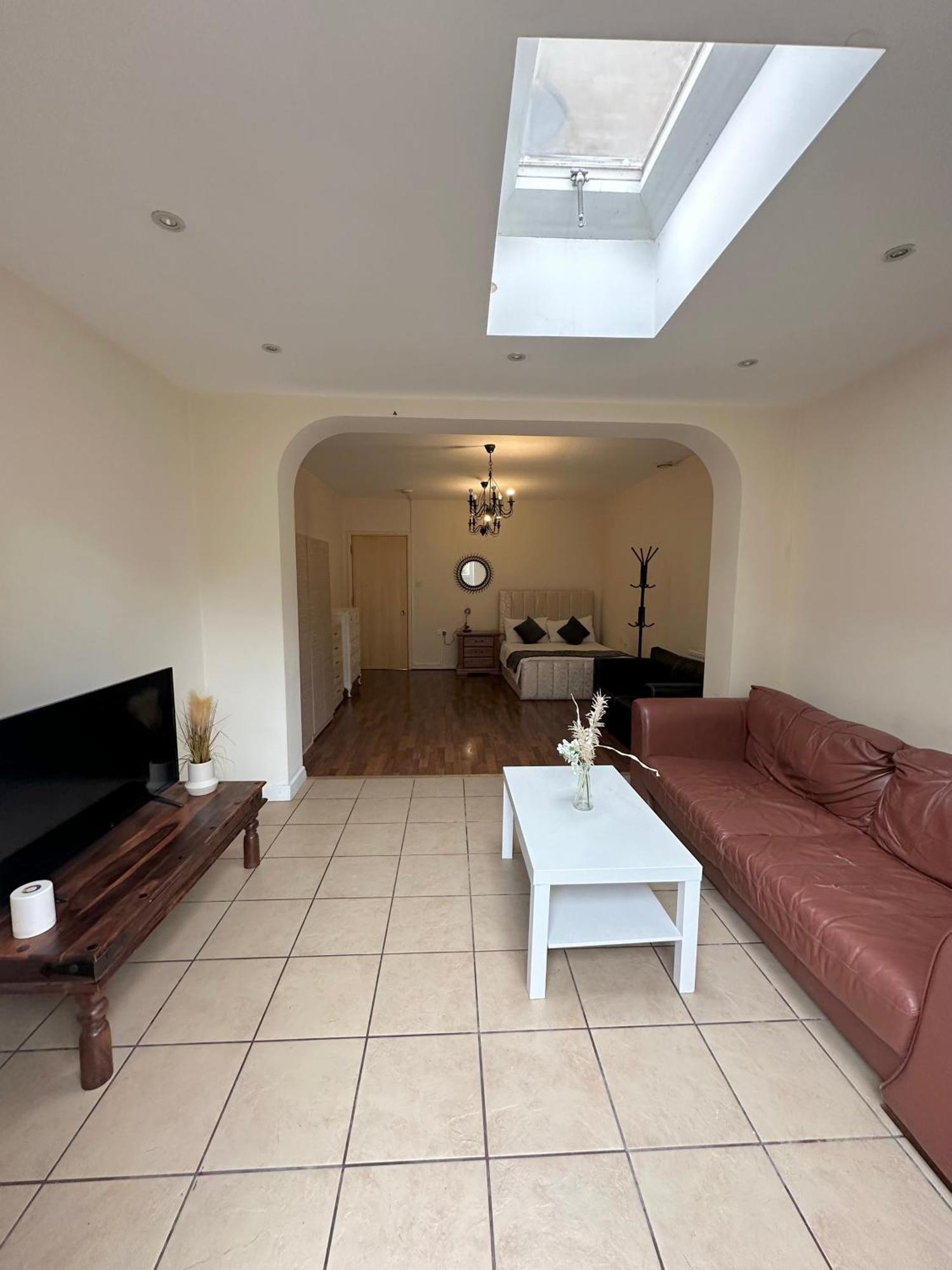 Luxury In Central London!6 Bedroom With 2 Bath & Separate Wc! Habitación en casa particular Londres