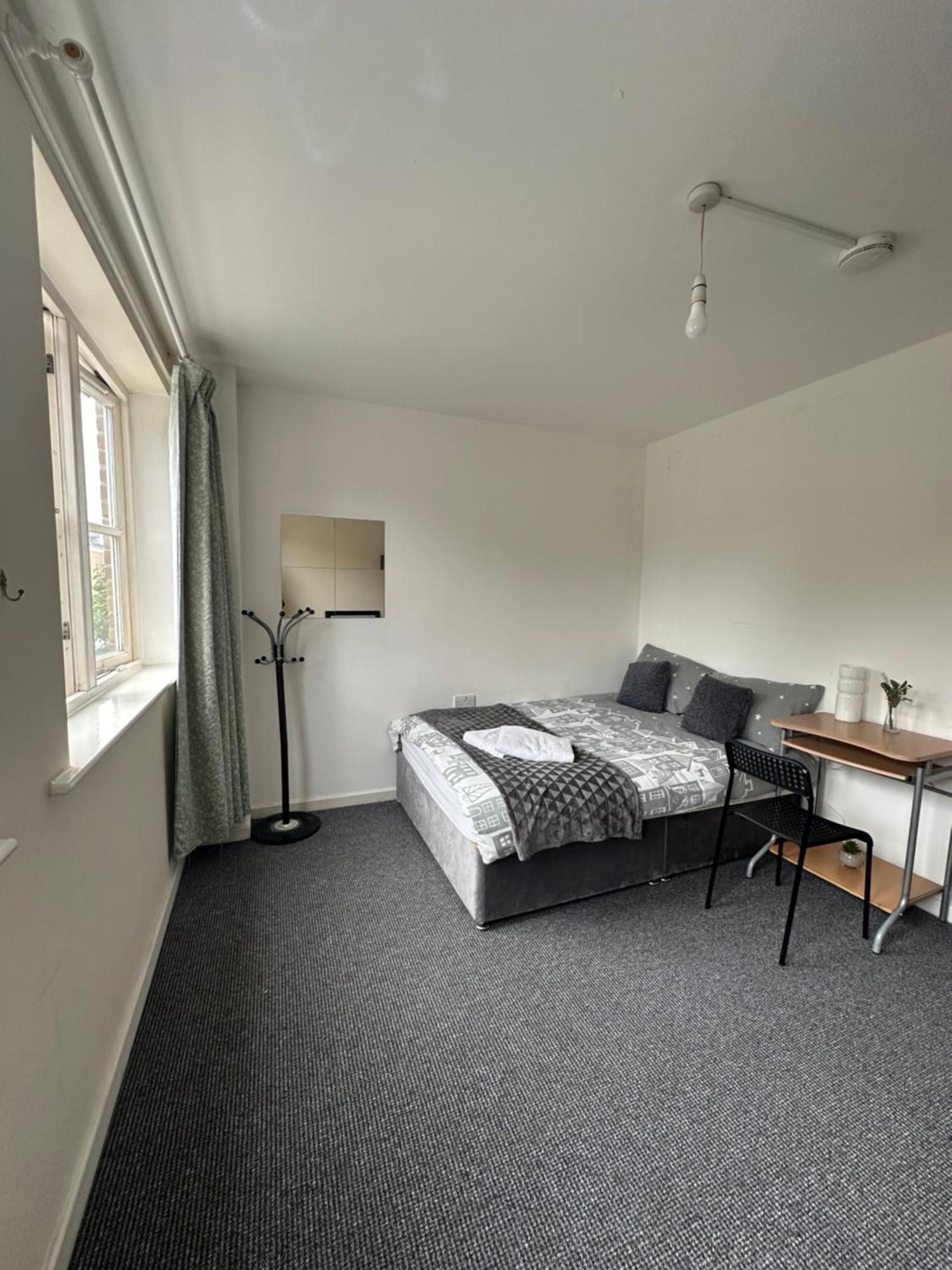 Luxury In Central London!6 Bedroom With 2 Bath & Separate Wc! Habitación en casa particular