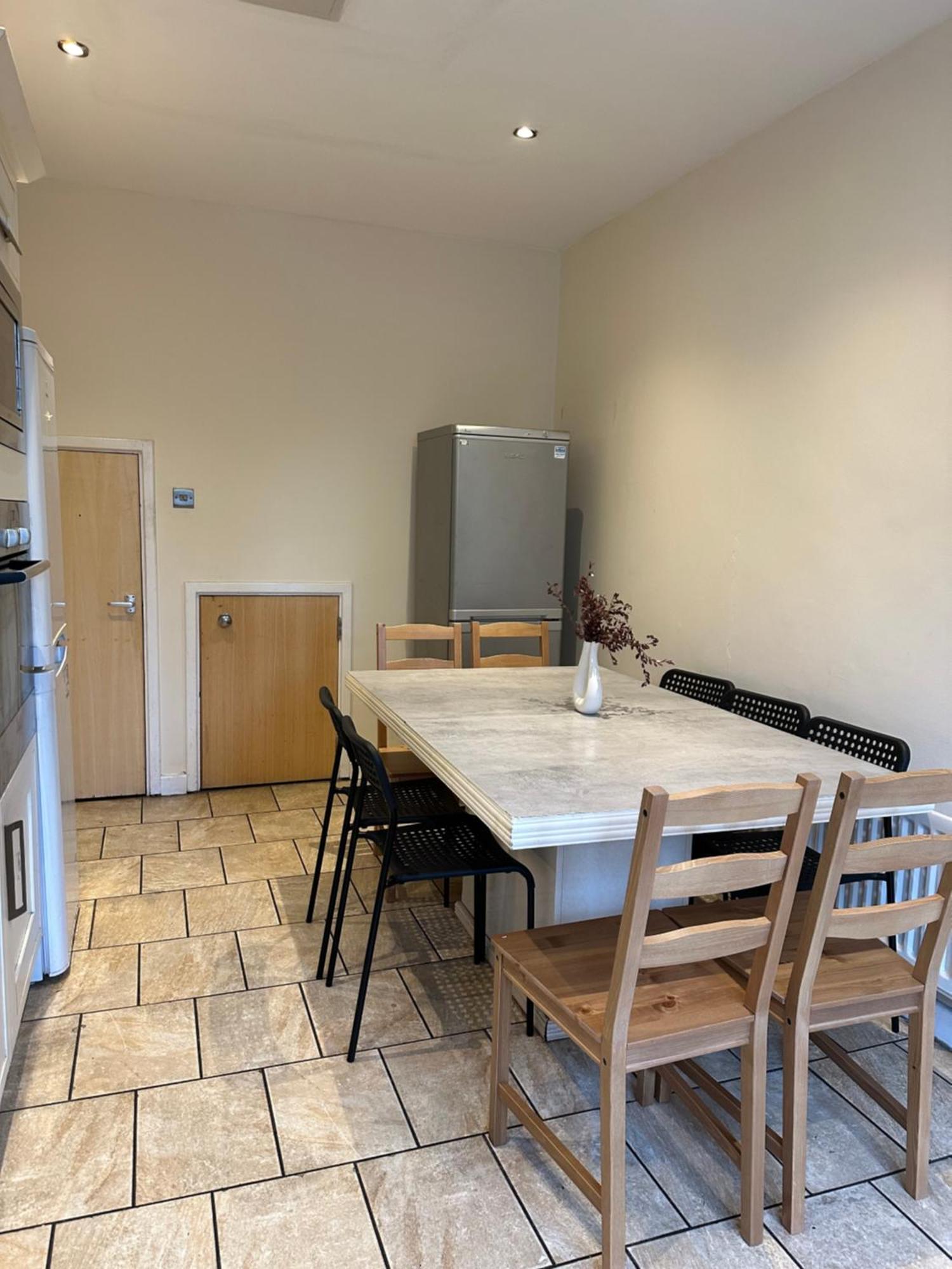 Luxury In Central London!6 Bedroom With 2 Bath & Separate Wc!