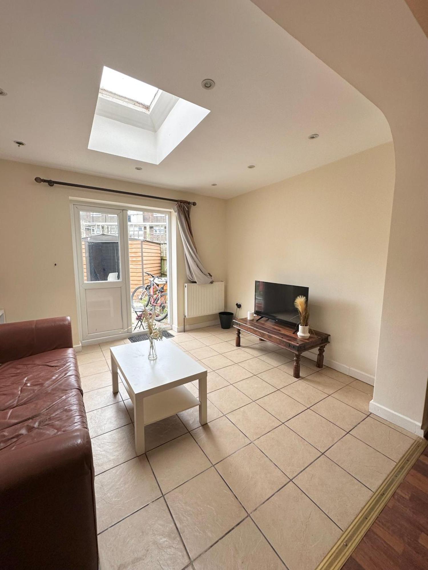 Luxury In Central London!6 Bedroom With 2 Bath & Separate Wc! Londres