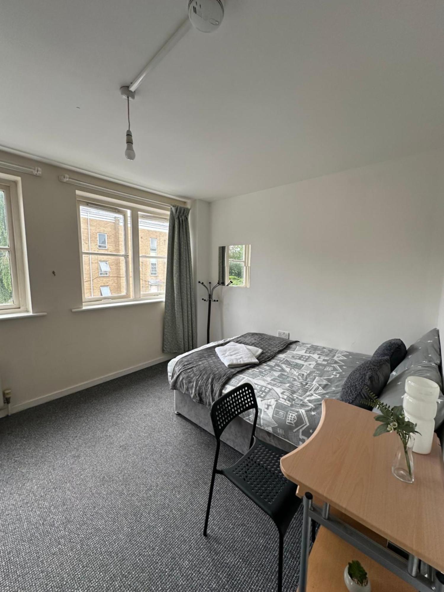 Luxury In Central London!6 Bedroom With 2 Bath & Separate Wc!