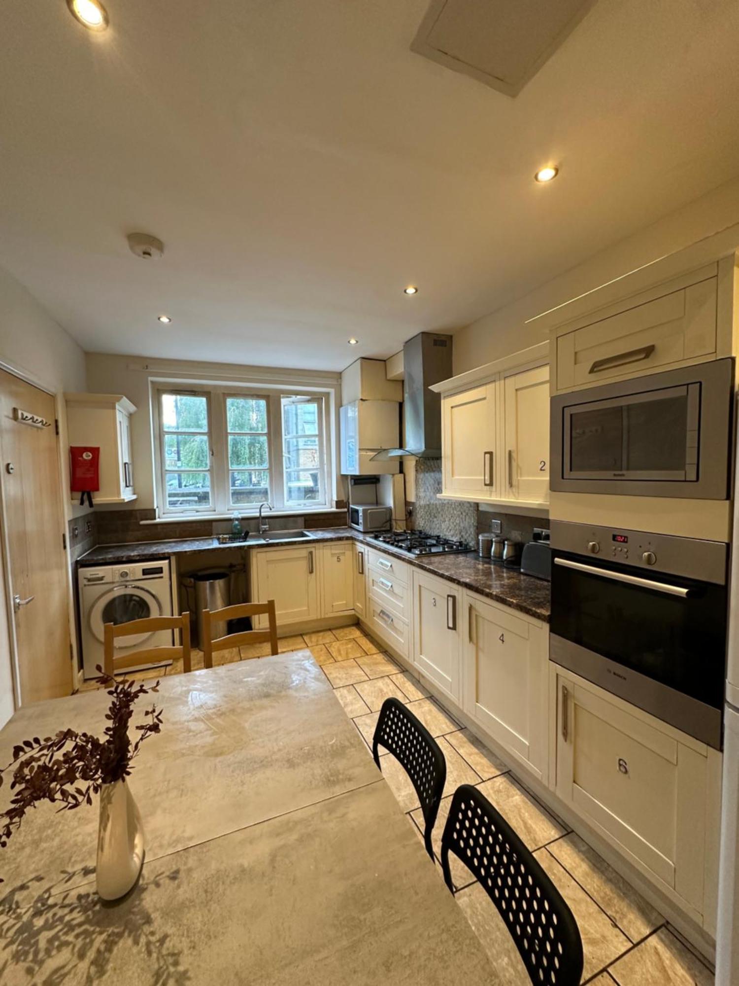 Habitación en casa particular Luxury In Central London!6 Bedroom With 2 Bath & Separate Wc!