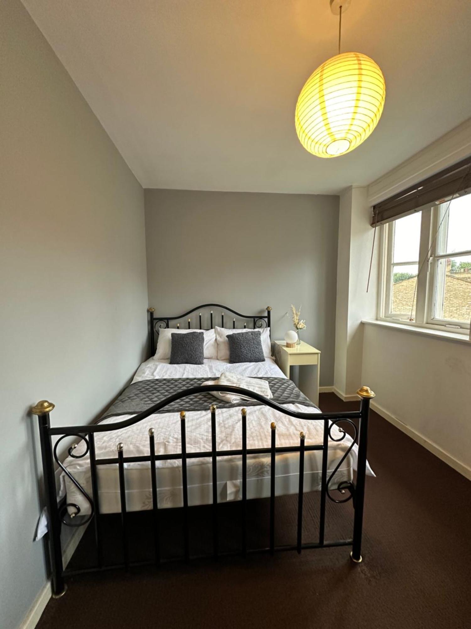 Luxury In Central London!6 Bedroom With 2 Bath & Separate Wc! *