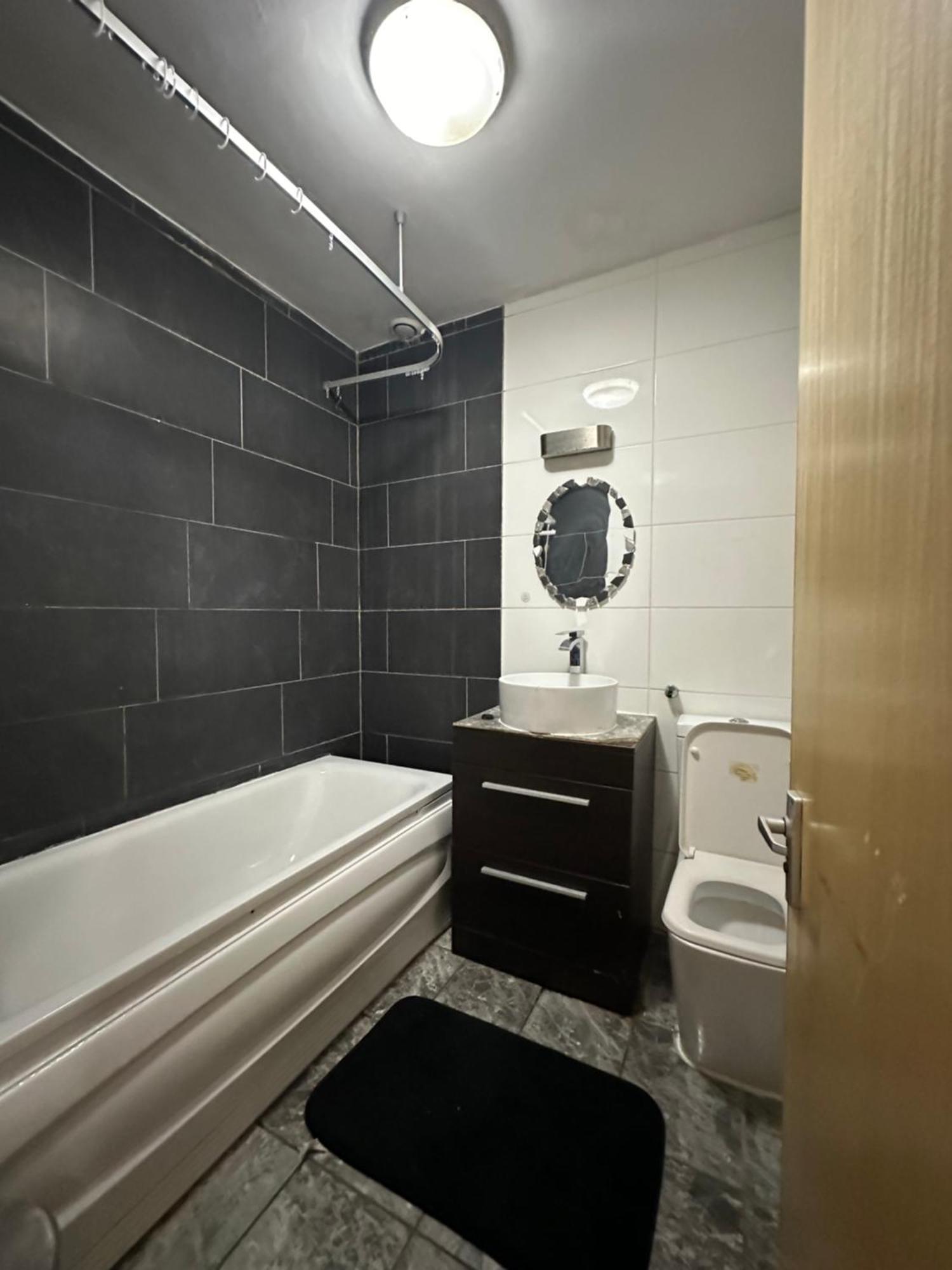 Luxury In Central London!6 Bedroom With 2 Bath & Separate Wc! * Londres
