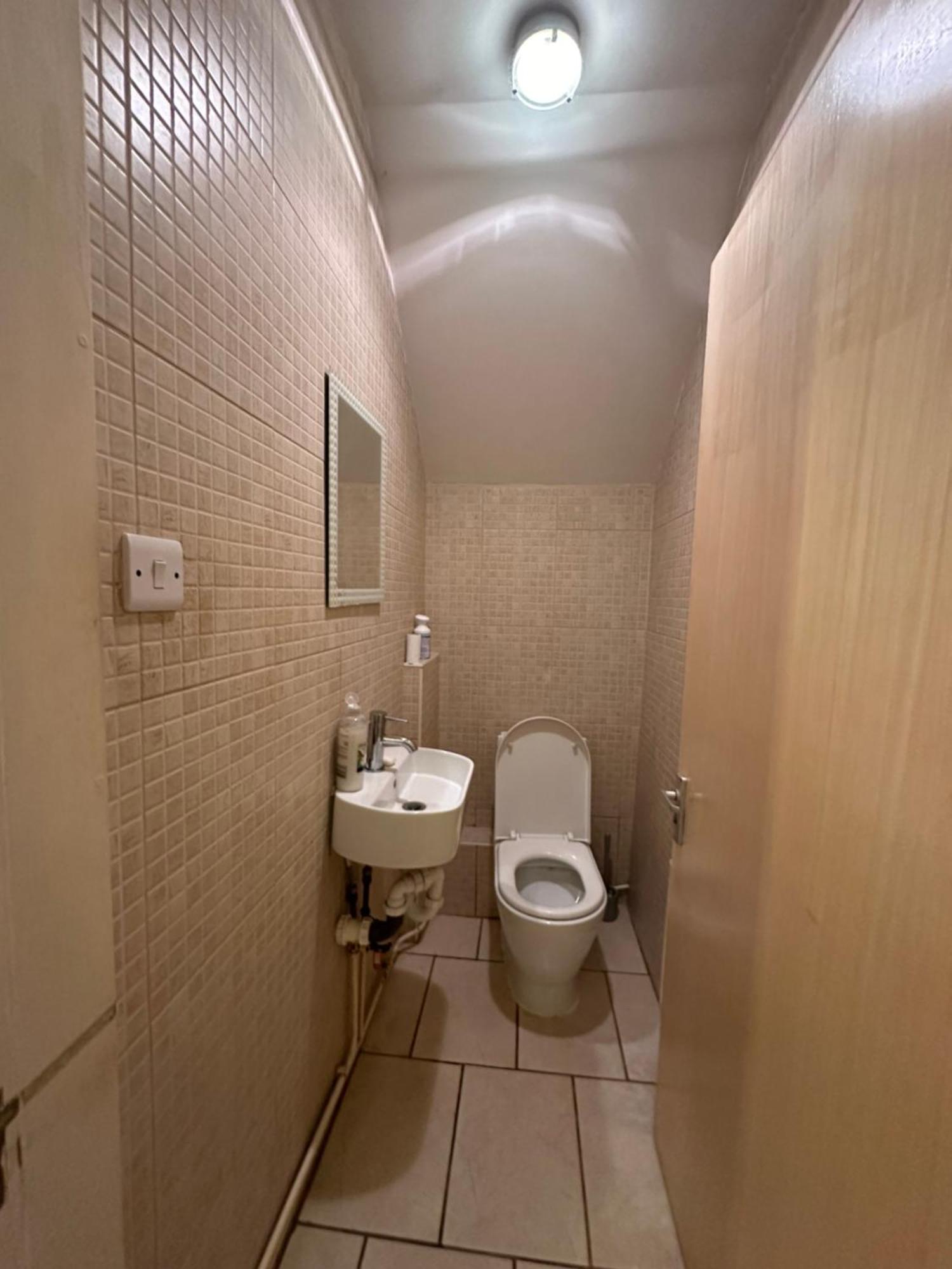 Luxury In Central London!6 Bedroom With 2 Bath & Separate Wc! Habitación en casa particular Londres