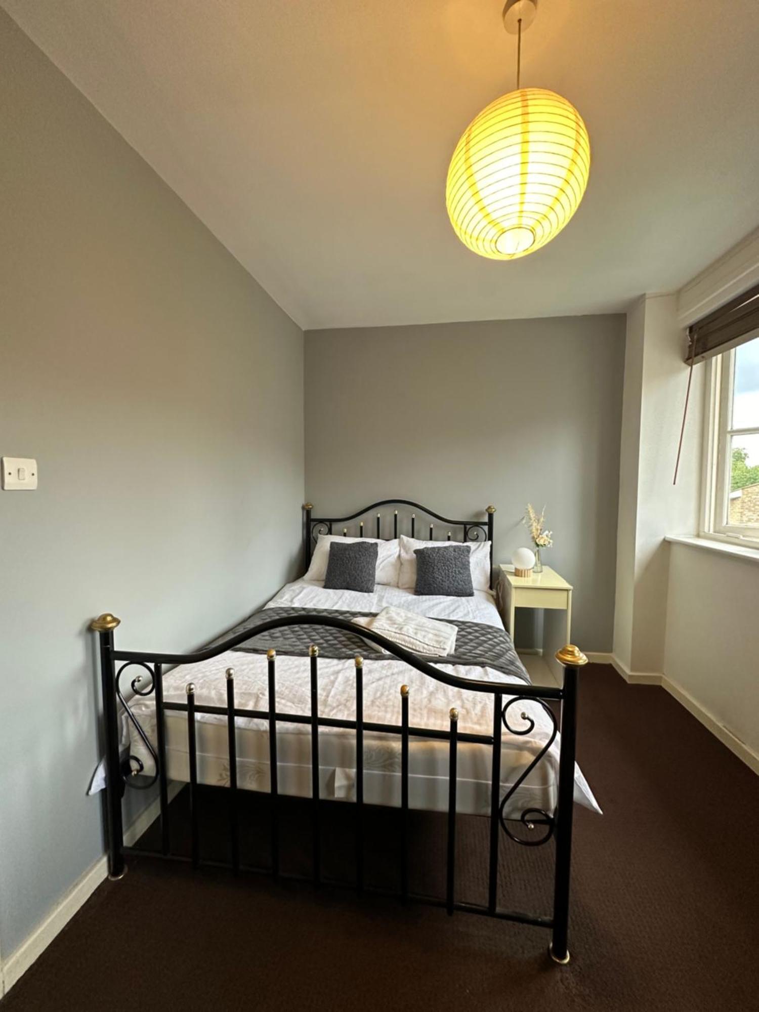 Luxury In Central London!6 Bedroom With 2 Bath & Separate Wc! *