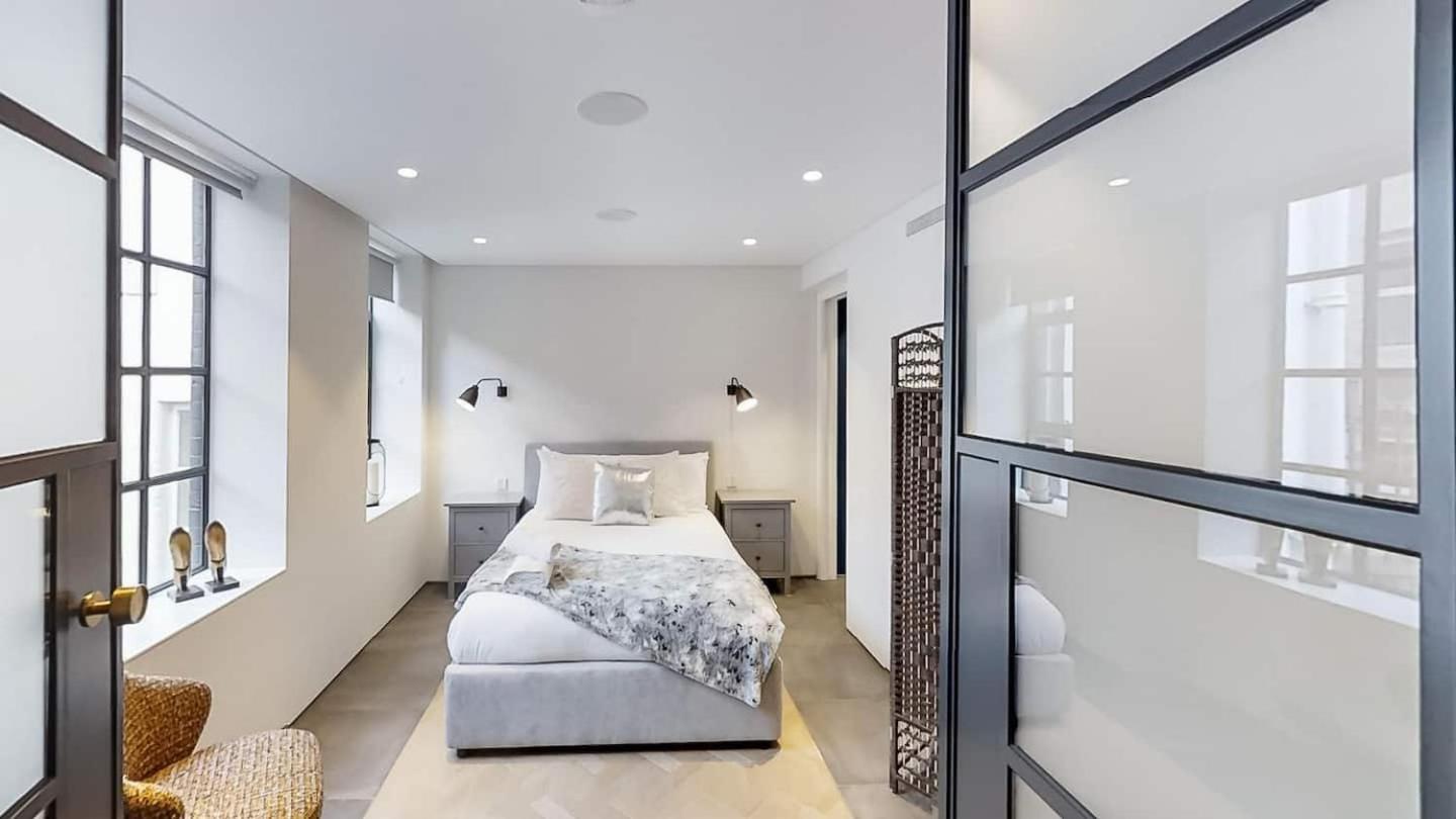 Lovely 4 Bdr Free Parking Appartement