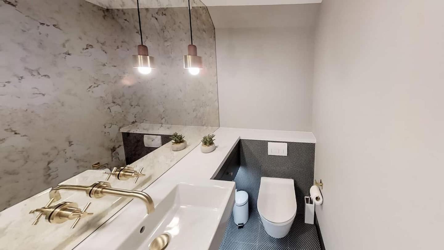 Appartement Lovely 4 Bdr Free Parking