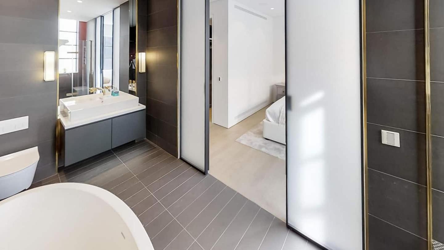 Appartement Lovely 4 Bdr Free Parking *