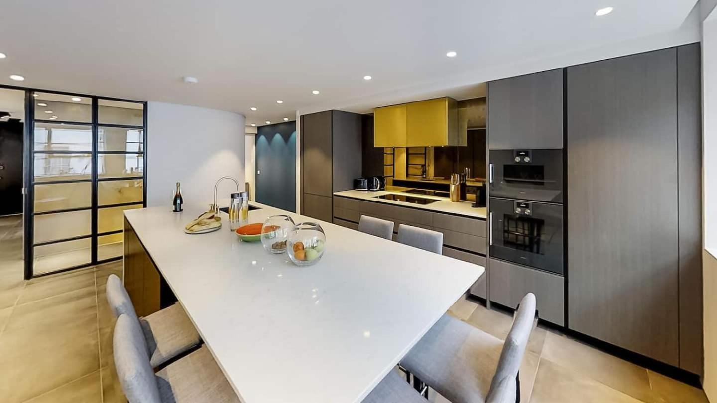 Appartement Lovely 4 Bdr Free Parking