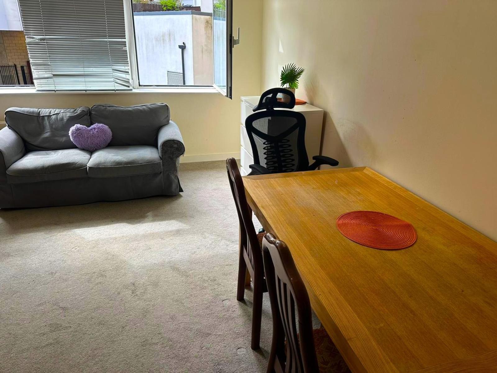 Ealing Common - Orange Apartment