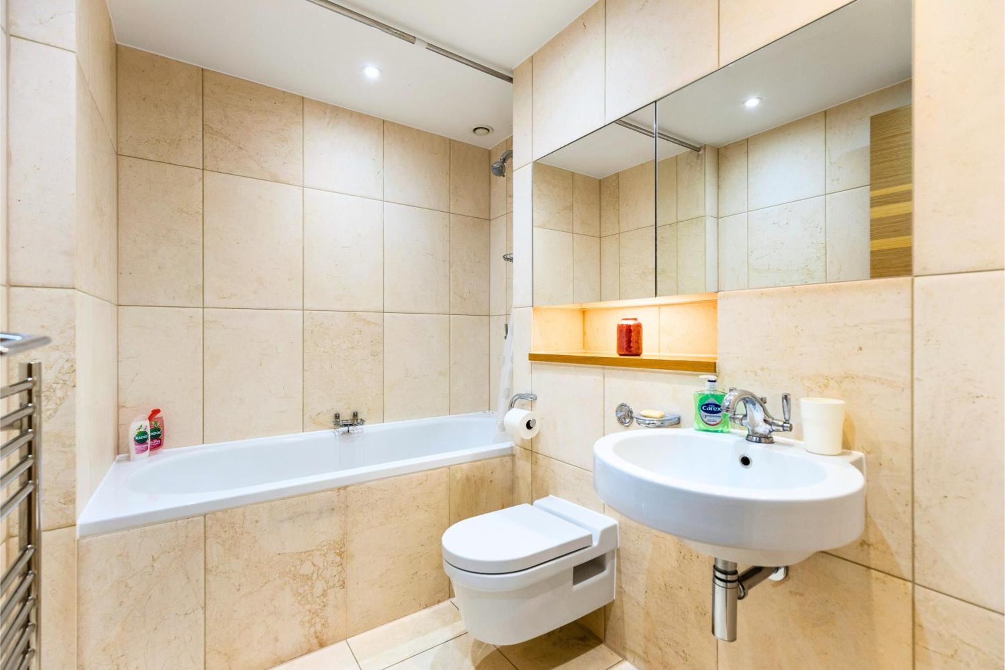 Chelsea Bridge 2bed 2bath Balcony Fast Wifi - Luxurylondonstays * Londres