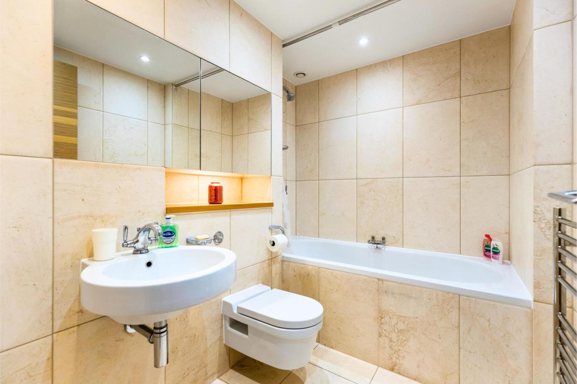 Chelsea Bridge 2bed 2bath Balcony Fast Wifi - Luxurylondonstays * Londres