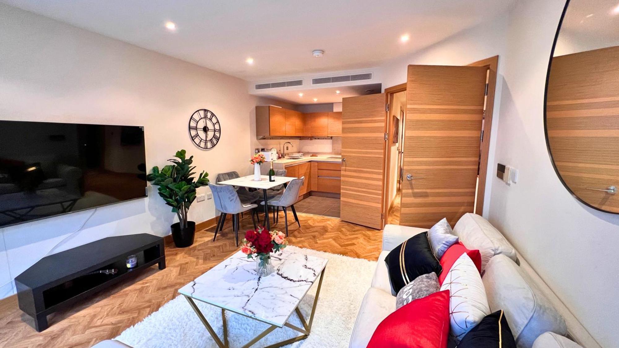 Chelsea Bridge 2bed 2bath Balcony Fast Wifi - Luxurylondonstays * Londres