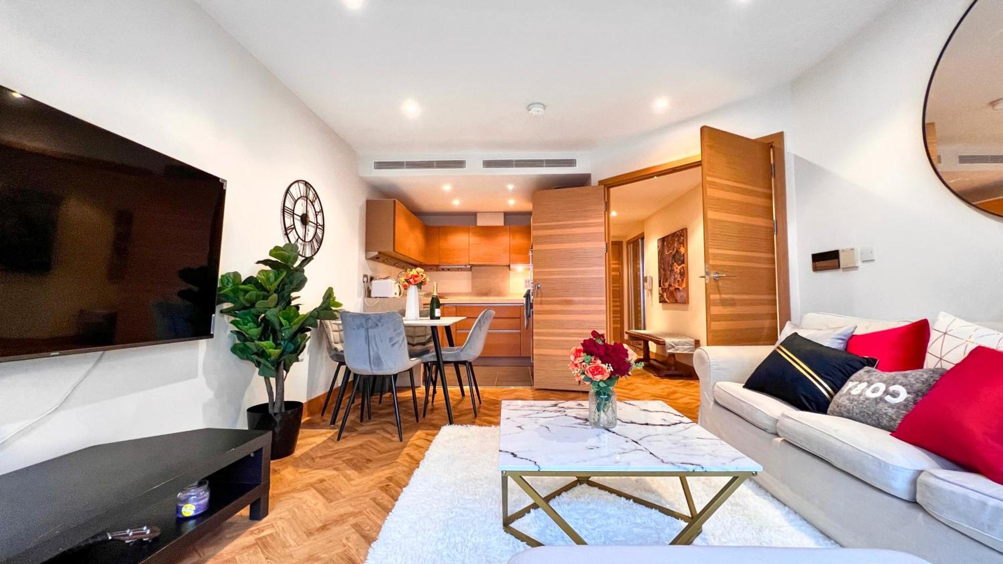 Chelsea Bridge 2bed 2bath Balcony Fast Wifi - Luxurylondonstays Apartamento Londres