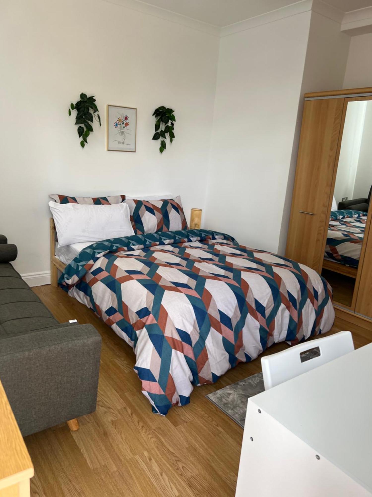 Séjour chez l'habitant Spacious Double Near The City