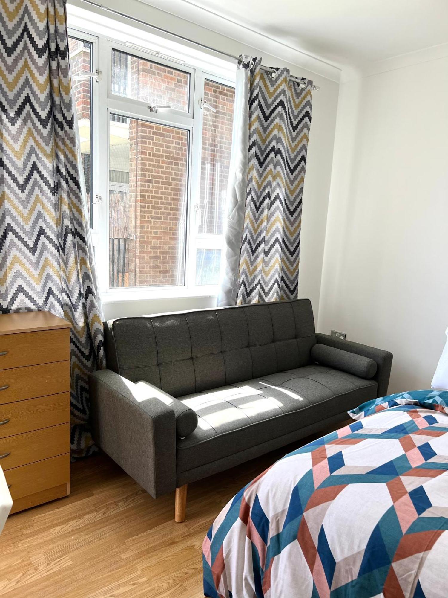 Séjour chez l'habitant Spacious Double Near The City