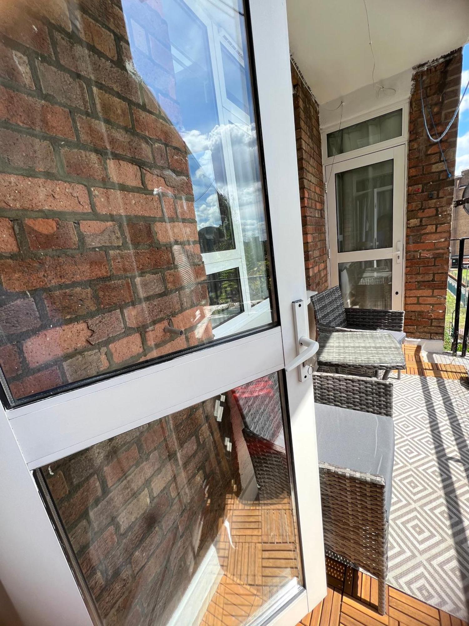Privatunterkunft Spacious Double Near The City