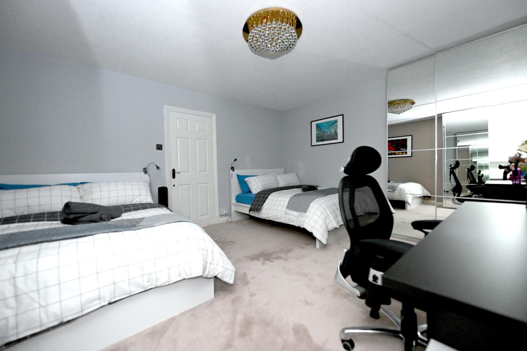 3 Bedroom House In Euston, Patio & Bbq Hébergement de vacances Londres