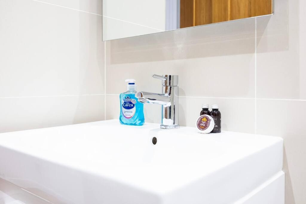 Smart Kensington Retreat 2br *