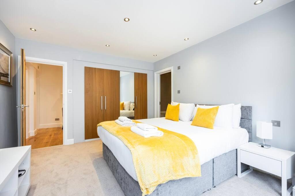 Smart Kensington Retreat 2br