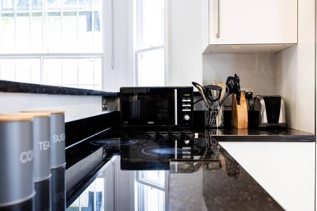 Smart Kensington Retreat 2br Londen