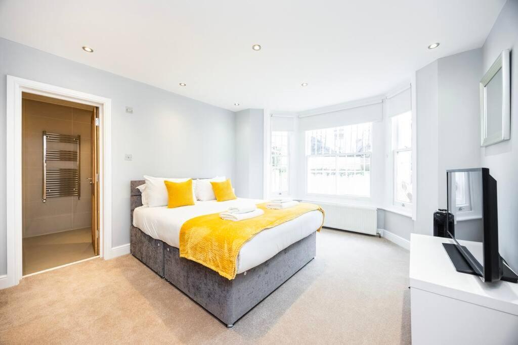 Smart Kensington Retreat 2br