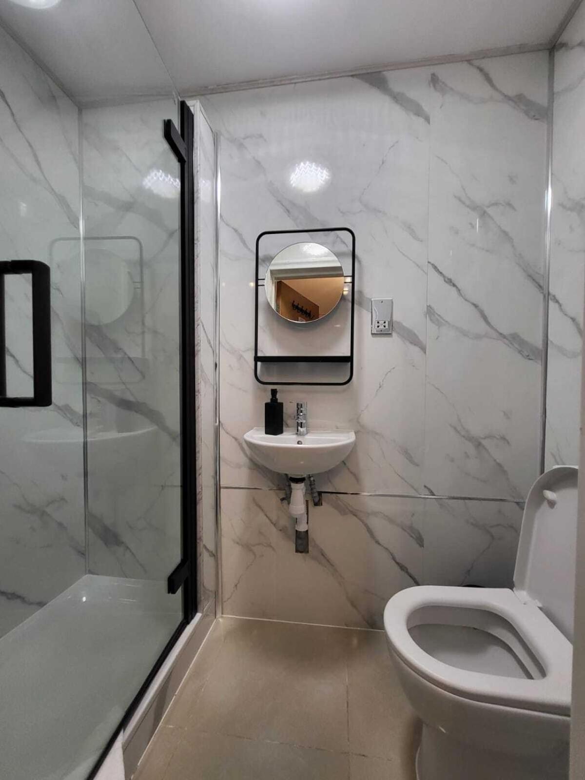 Fb3- Basement Fits 2 Near Hyde Park Londen