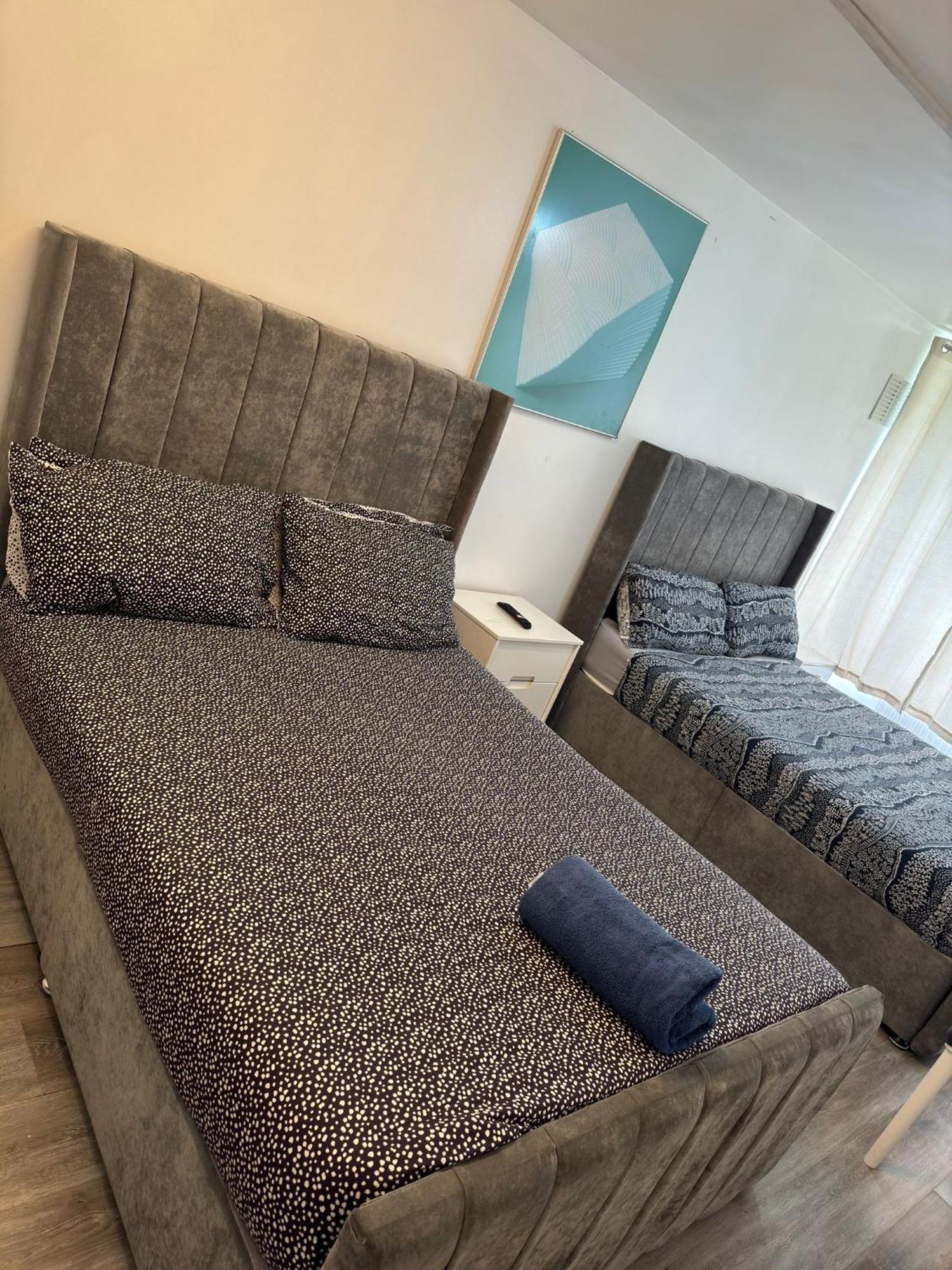 New! Xtra Large 4 Bedroom Up To 12 Guests Apartamento