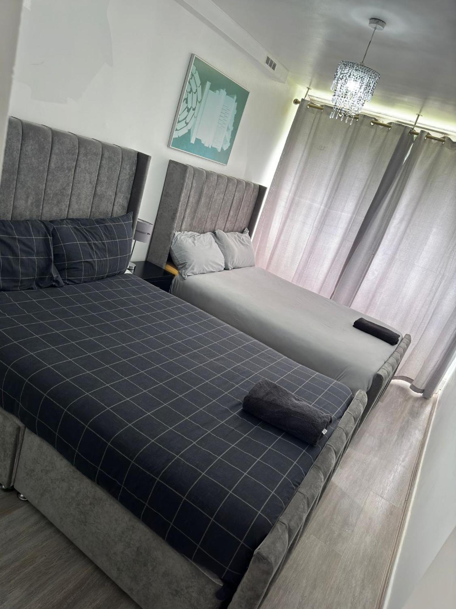 New! Xtra Large 4 Bedroom Up To 12 Guests Apartamento *