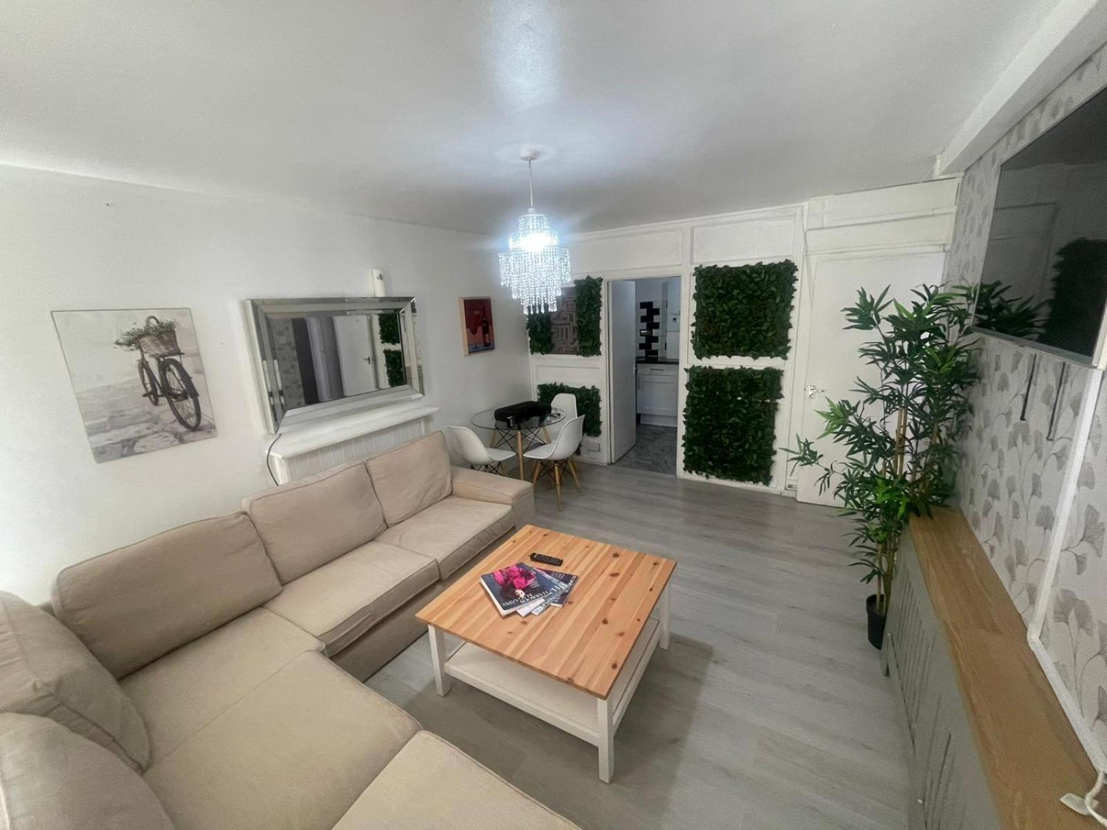 New! Xtra Large 4 Bedroom Up To 12 Guests Apartamento Londres