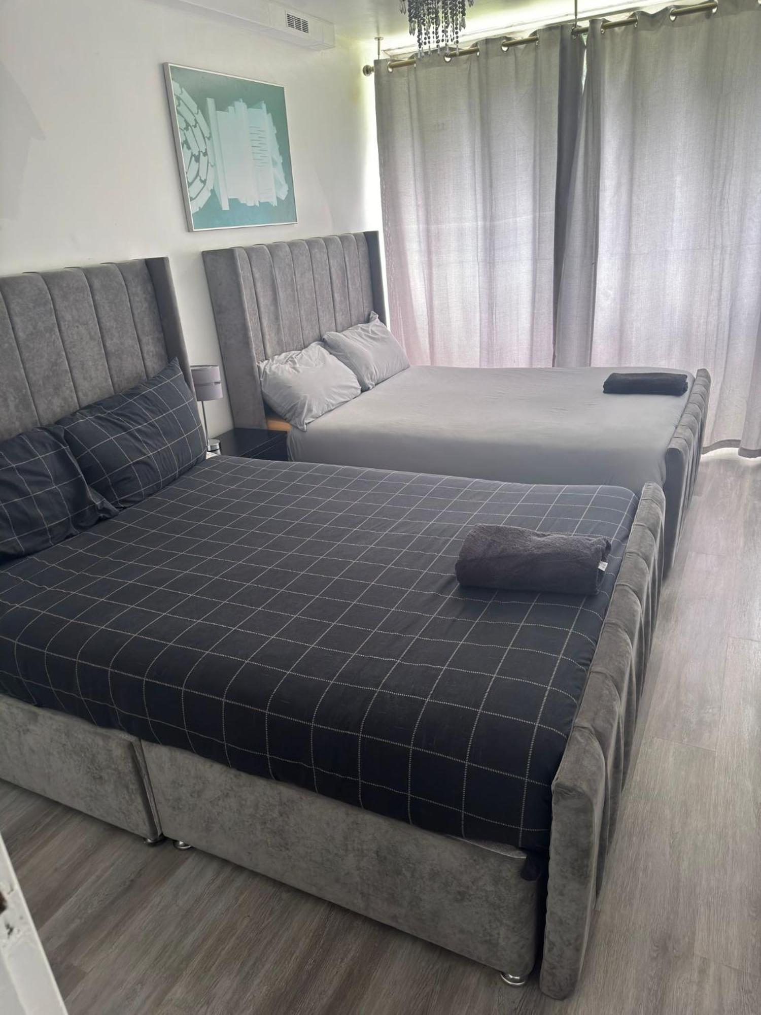 Apartamento New! Xtra Large 4 Bedroom Up To 12 Guests Londres