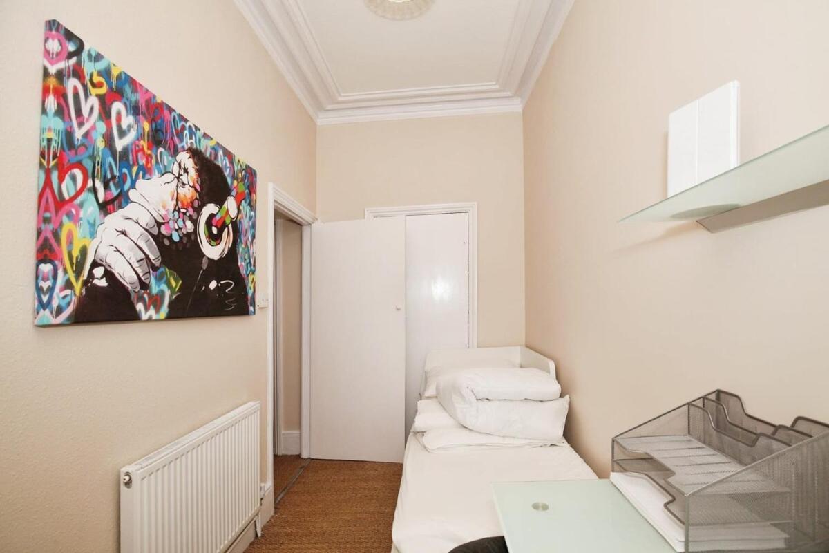 Cozy 2br Flat Sleeps 3 *