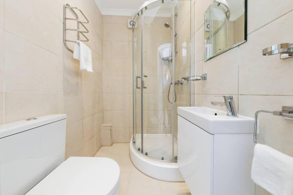 Your Chic 3br Comfort And Style In Casa de férias *