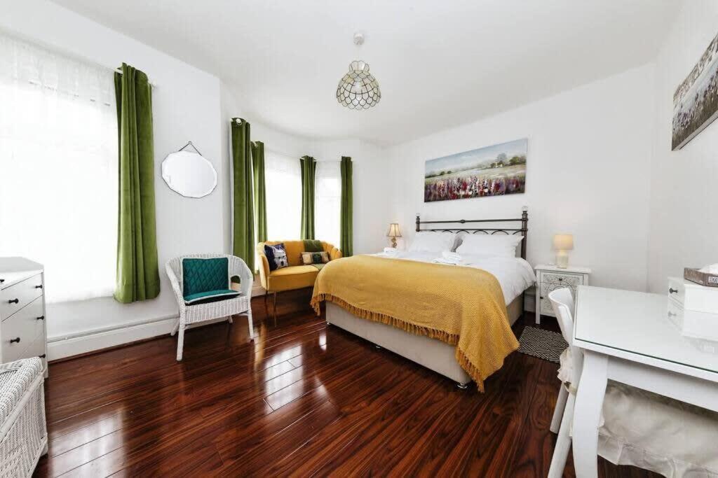 Your Chic 3br Comfort And Style In Casa de férias Londres