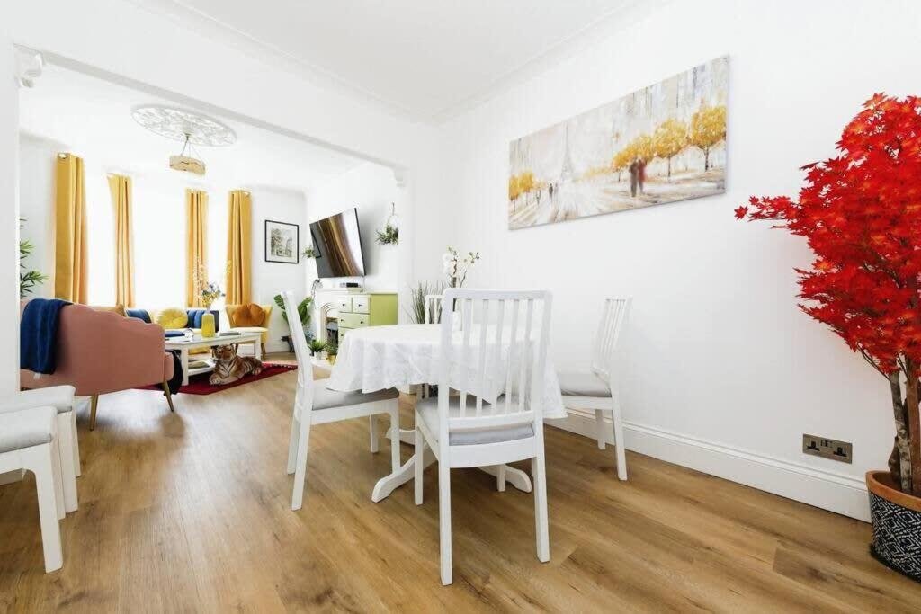 Your Chic 3br Comfort And Style In * Londres