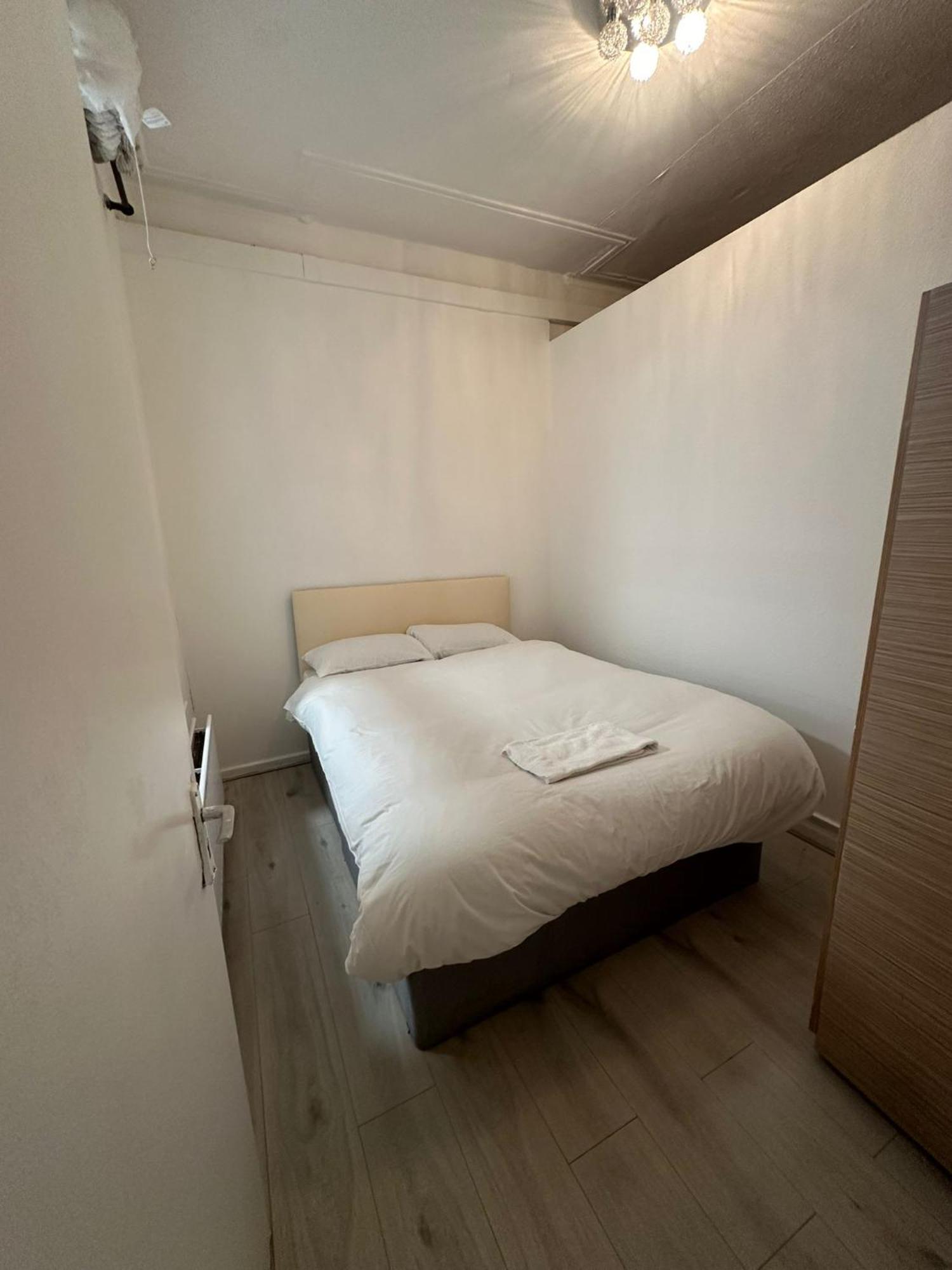 Apartment Millais Road *