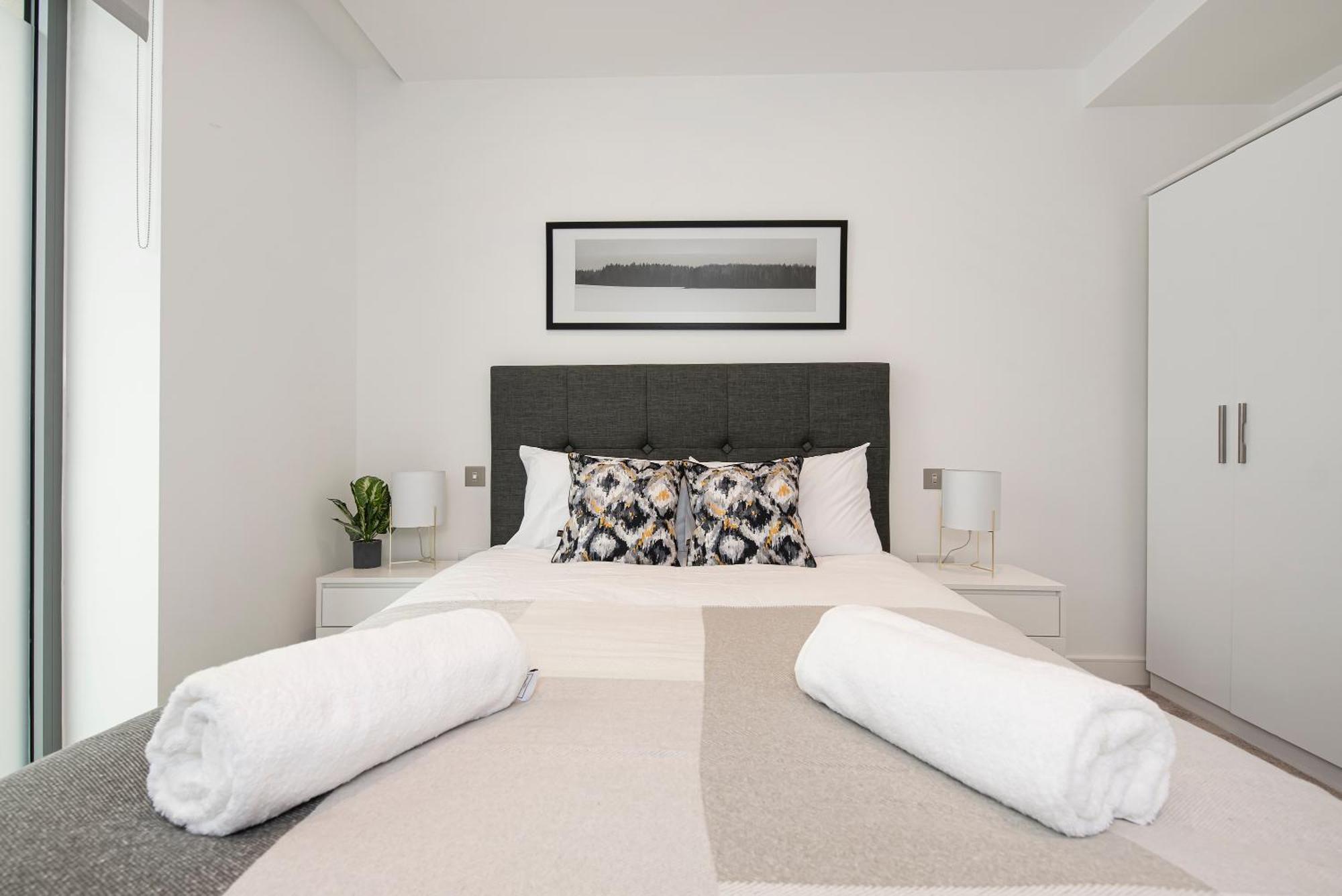 Battersea Power Station 2 Bed Close To Harrods Apartment London