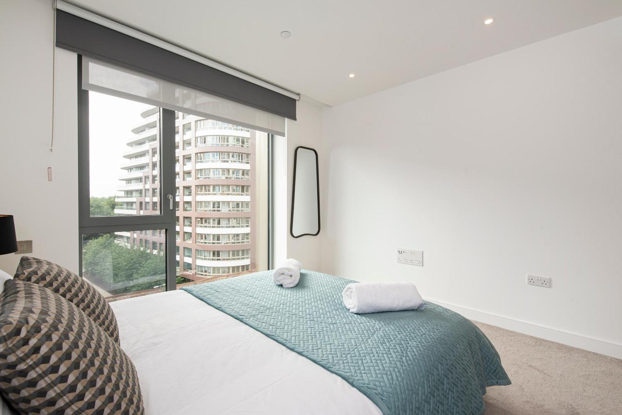Battersea Power Station 2 Bed Close To Harrods