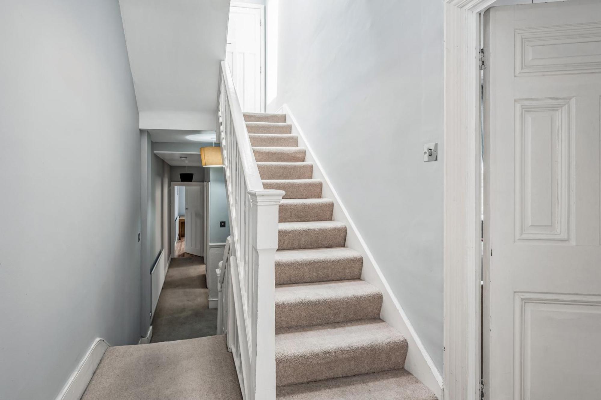 Pass The Keys Wonderful Six Bed Victorian In Londres