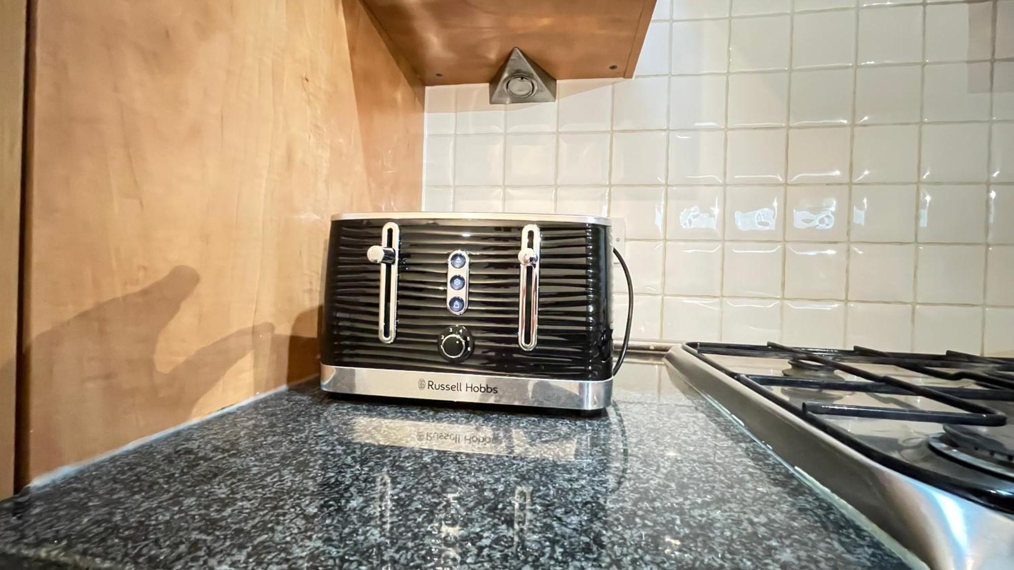 4- Bedroom , 1 Living Flat Near Emirates Stadium Apartamento *