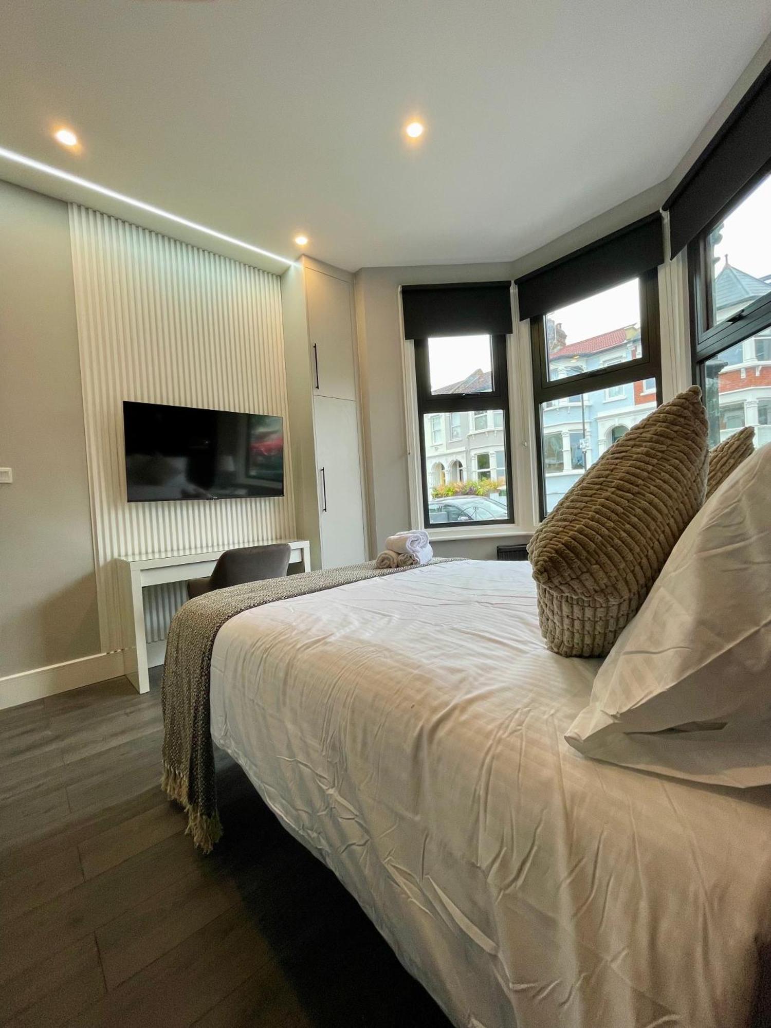 Luxury In Vibrant Area