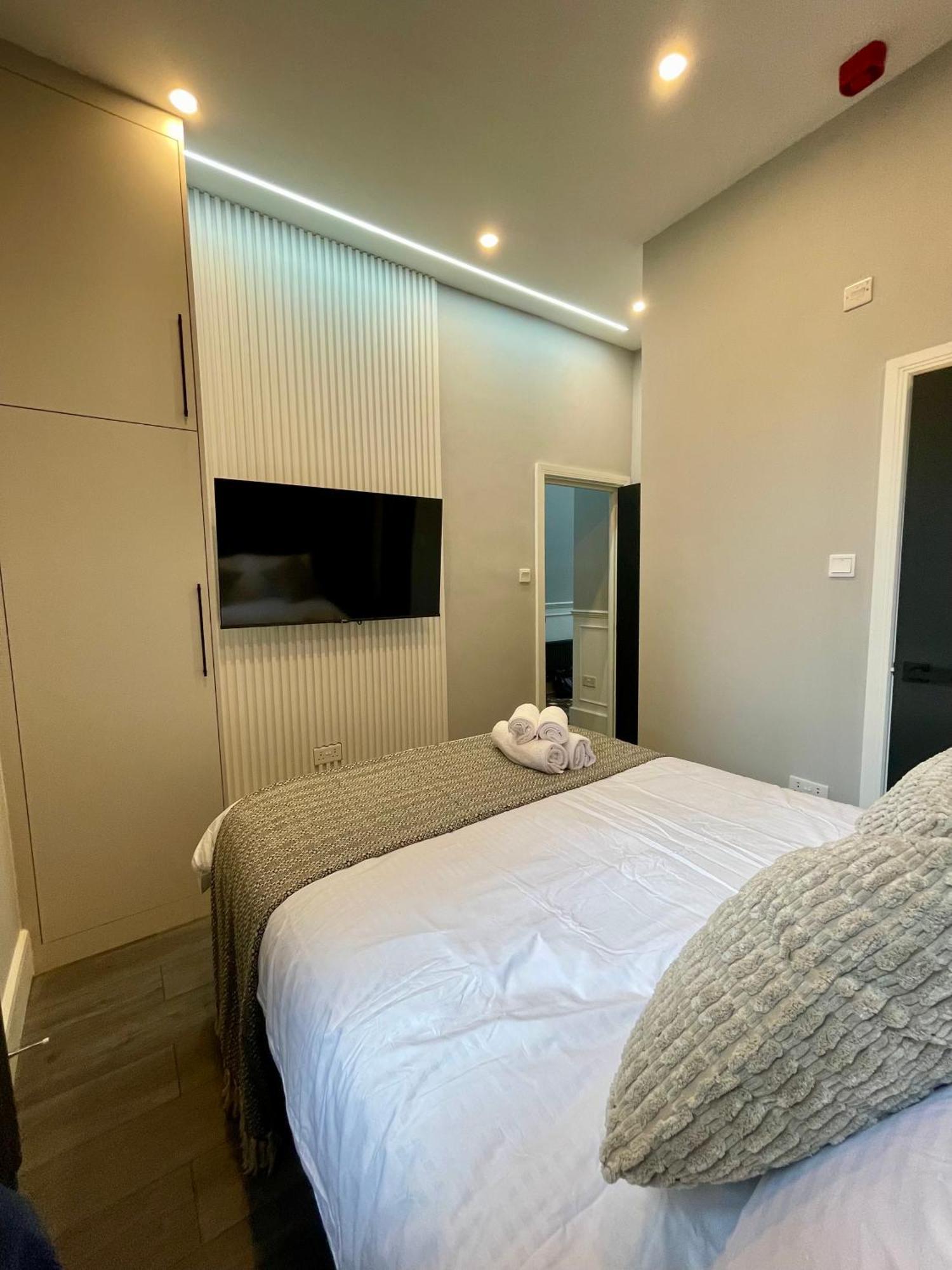 Luxury In Vibrant Area Habitación en casa particular Londres